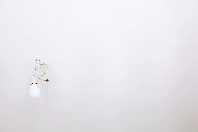Électricien à Savigné-l’Évêque, photographie d’illustration