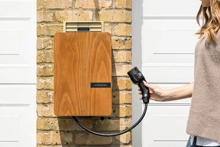 Borne de recharge au Mans, photographie d’illustration