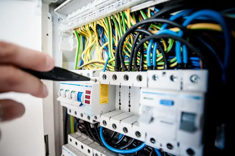 Dépannage électrique, photographie d’illustration
